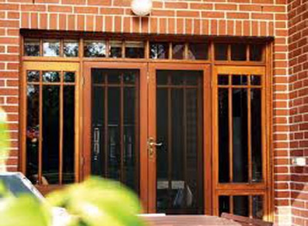 Nhận thiết kế và lắp đặt cửa sắt giả gỗ tại Bình Dương