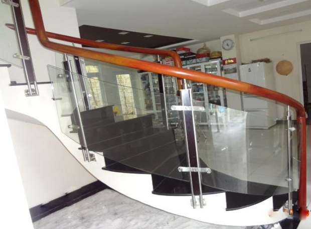 Một số mẫu lan can kính cường lực đẹp