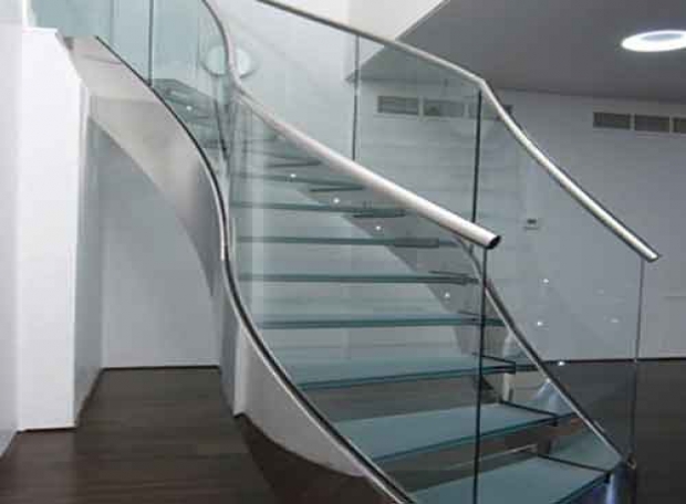 Chuyên nhận cung cấp thi công cầu thang kính các loại giá rẻ