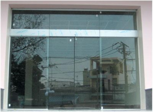 Thi công lắp đặt cửa kính cường lực tại nhà chất lượng nhất TP.HCM
