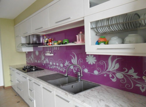 Một số loại kính màu ốp bếp ốp tường giá tốt