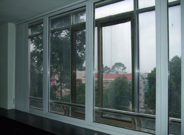 Giá cửa nhôm kính cường lực bạn nên biết