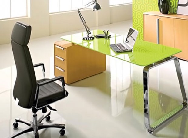 Bàn kính màu làm việc giá tốt tại Bình Chánh