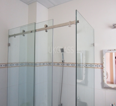 Phòng tắm kính cửa lùa trượt treo