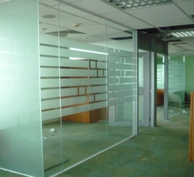 Thi công vách kính giá rẻ tại các quận trong TPHCM