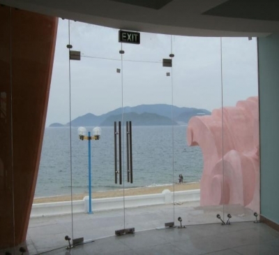 Vách kính mặt tiền, mặt dựng shop showroom đẹp năm 2017