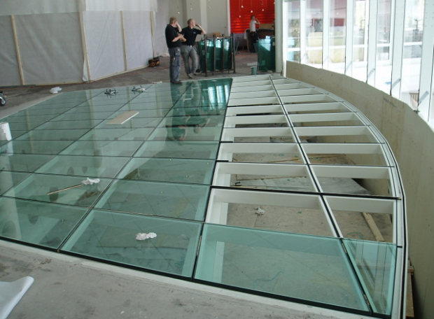 Thi công sàn kính cường lực chất lượng nhất Sài Gòn