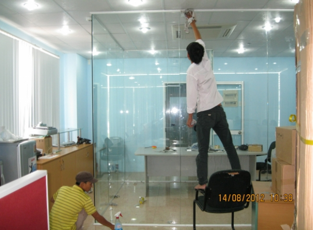 Chuyên nhận sửa chữa và thay thế các loại cửa kính