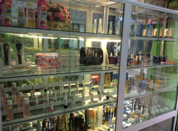 Thiết kế, gia công các loại tủ kính trưng bày ở Tp. Hồ Chí Minh.