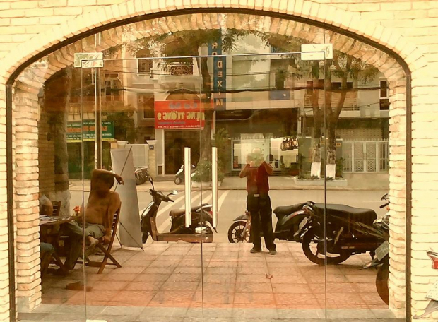 Cắt kính cường lực cho nhà hàng ở Tp. Hồ Chí Minh