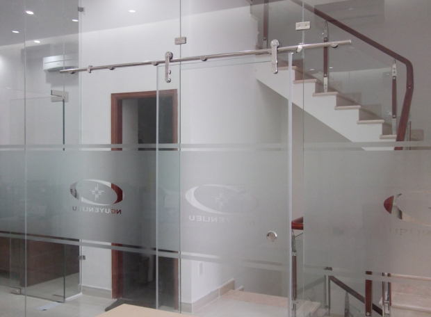 Những điều cần biết về tính năng khi cắt kính cường lực